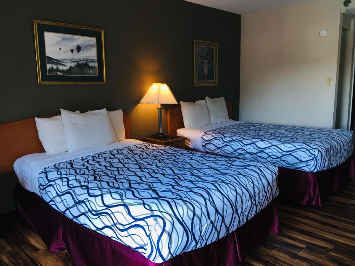 Bear Mount Inn & Suites Pigeon Forge Eksteriør billede