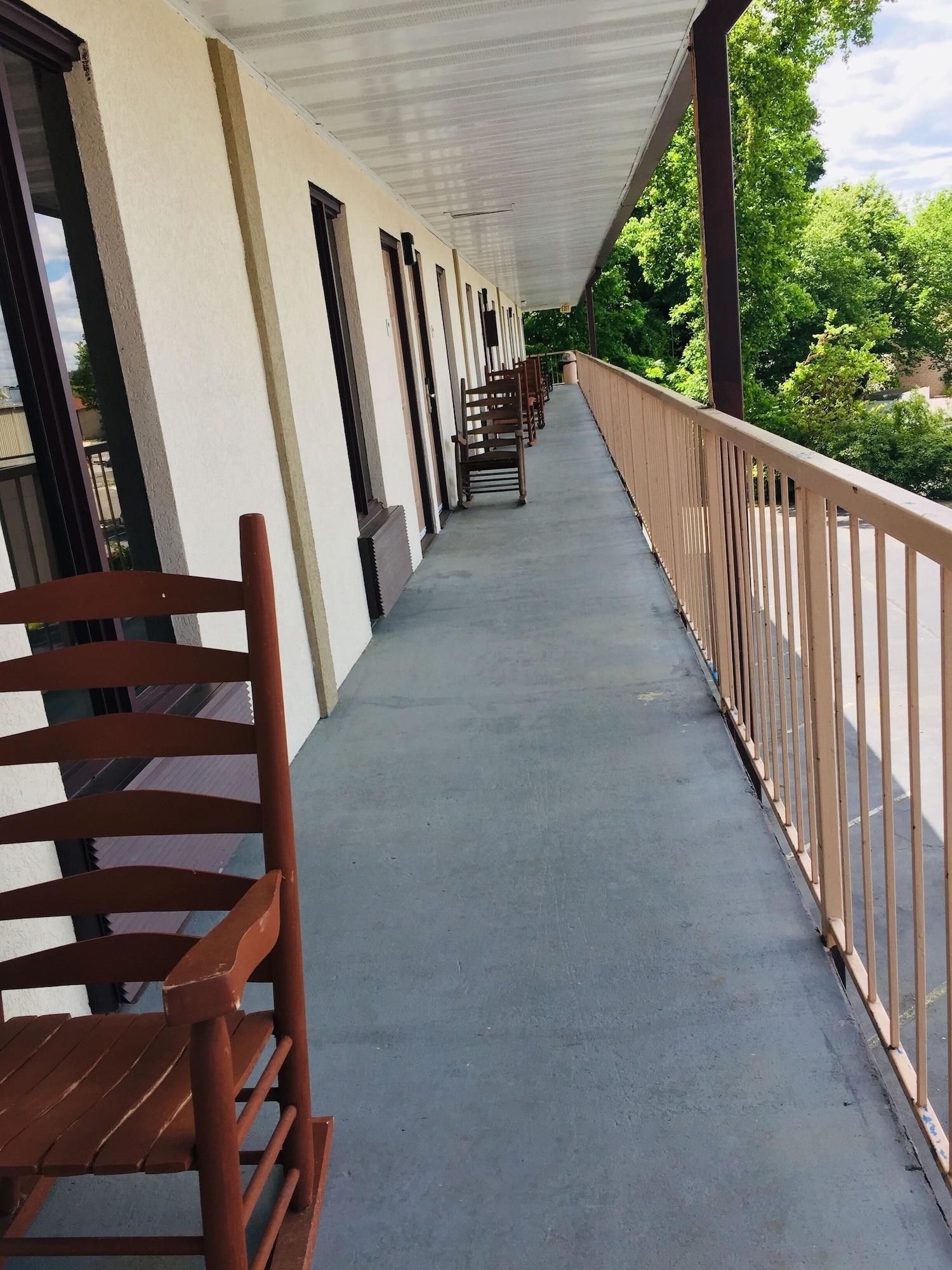 Bear Mount Inn & Suites Pigeon Forge Eksteriør billede