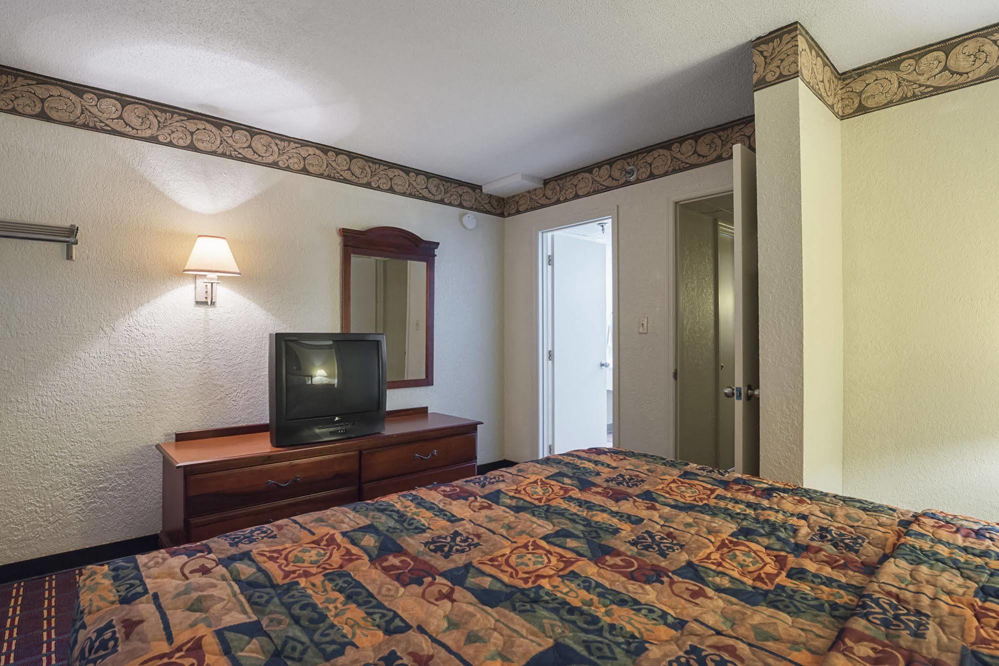 Bear Mount Inn & Suites Pigeon Forge Eksteriør billede